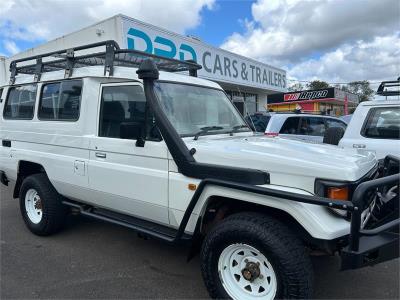 2002 TOYOTA LANDCRUISER (4x4) 11 SEAT TROOPCARRIER HZJ78R for sale in Gympie