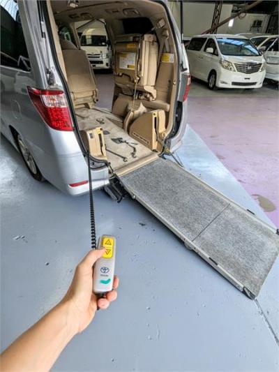 2010 TOYOTA ALPHARD WELCAB AUTOMATED WHEELCHAIR RAMP MINIVAN for sale in Brisbane West