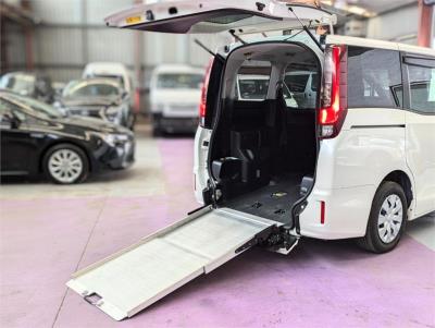 2017 TOYOTA NOAH MINIVAN PEOPLE MOVER WELCAB WHEELCHAIR RAMP MINIVAN for sale in Brisbane West