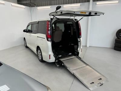 2014 Toyota Noah Welcab Wheelchair accessible for sale in Breakwater